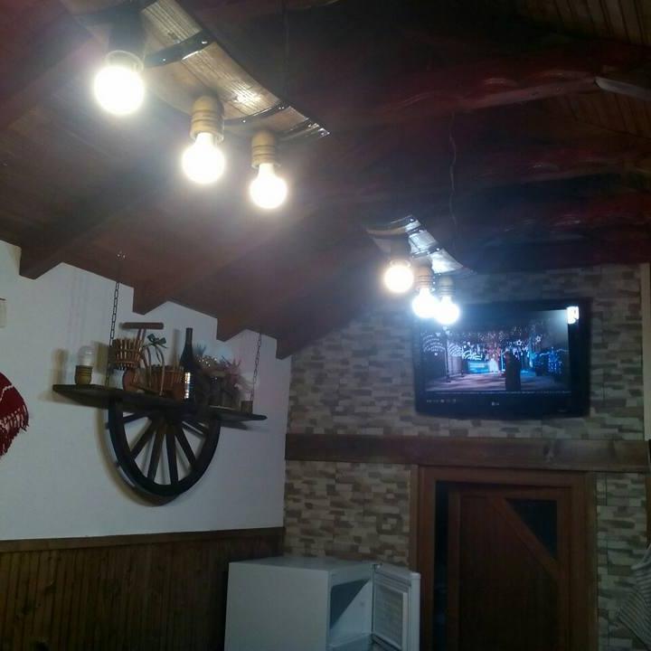 Полилеи от автентични дъбови бъчви с 3  ръчно изработени дървени чашки!