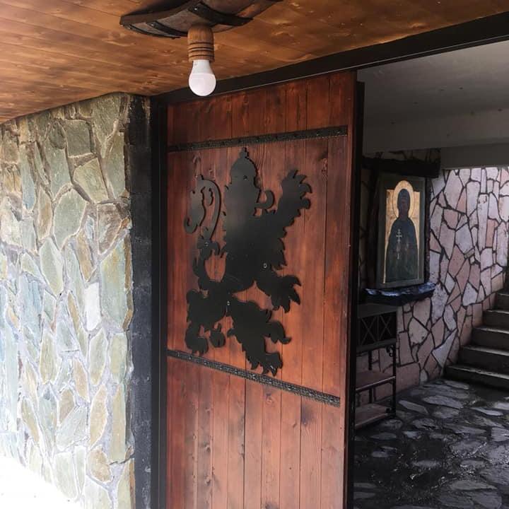 Полилеи от автентични дъбови бъчви с 1 ръчно изработена дървена чашка!