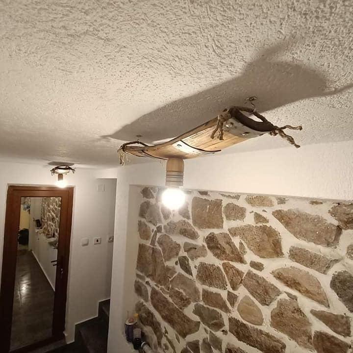 Полилеи от автентични дъбови бъчви с 1 ръчно изработена дървена чашка!