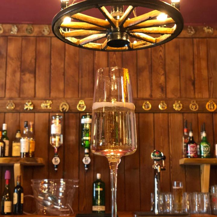 Полилеи от автентични реставрирани колела от каруца!