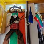 Ръчно изработени стенни лампи от реставрирани колела от каруца с 3 дървени чашки!