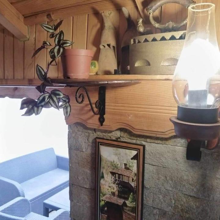 Етажерки-цветарници от дъбов масив(автентични бъчви) с ковано желязо!