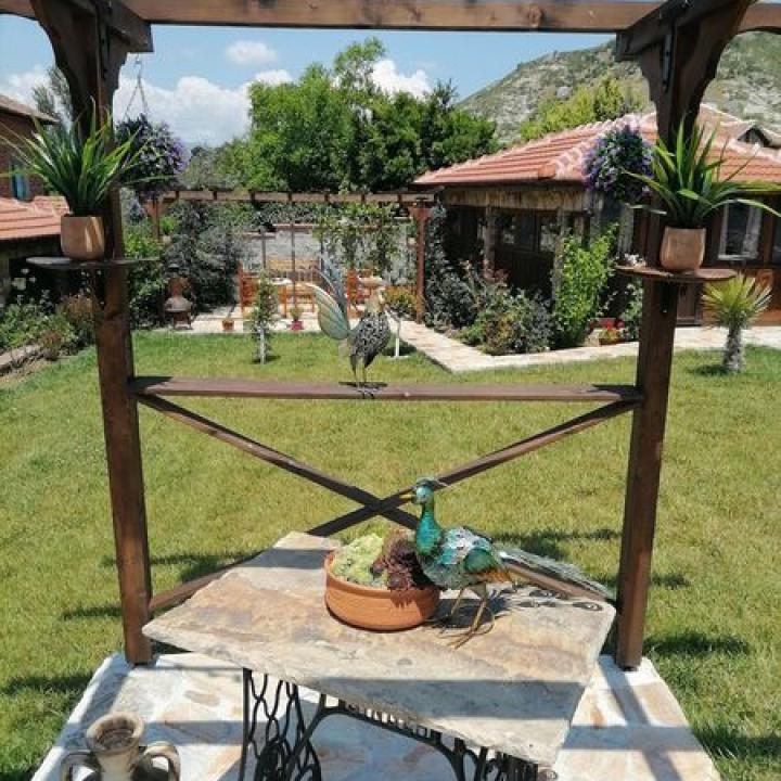 Етажерки-цветарници от дъбов масив(автентични бъчви) с ковано желязо!