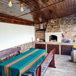 Полилеи от автентични дъбови бъчви с 2 ръчно изработени дървени чашки!