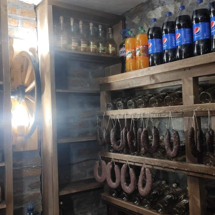 Вертикални стенни лампи с колело от каруца и 2 ръчно изработени дървени чашки!