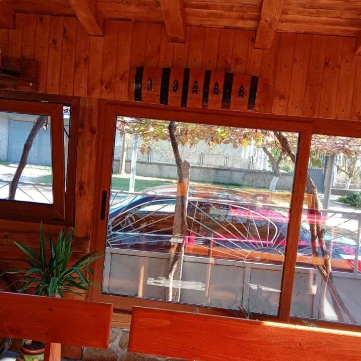 Закачалки от автентични реставрирани дъбови бъчви с ръчно ковани окачвачи-хоризонтални!