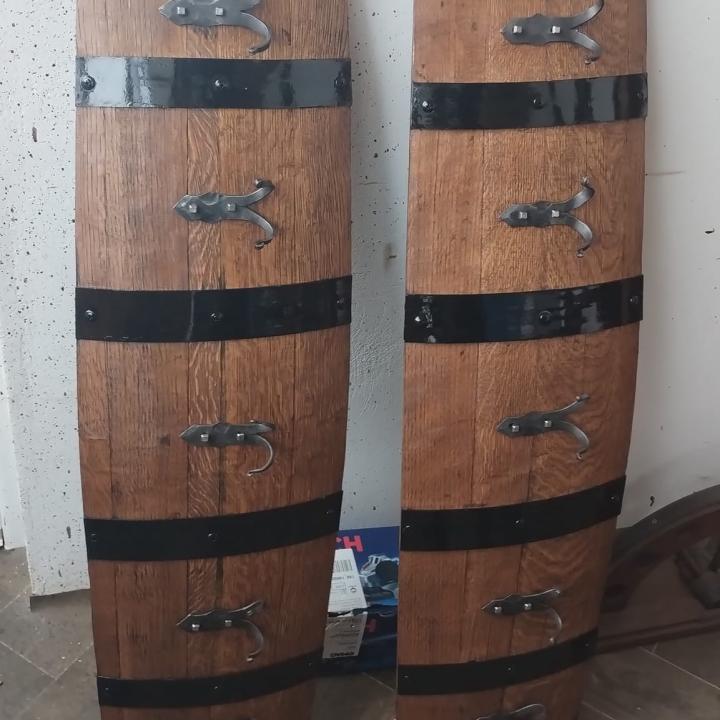 Закачалки от автентични реставрирани дъбови бъчви с ръчно ковани окачвачи-хоризонтални!