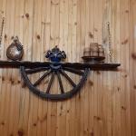 Рафт-етажерки  от автентични реставрирани колела от каруца!