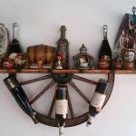 Рафт-етажерки от колела на каруца с приставки за бутилки вино!