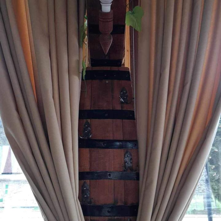 Стенни закачалки масив,изработени от автентични дъбови бъчви с ръчно ковани куки-вертикални!