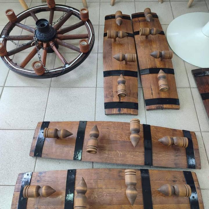 Полилеи от автентични реставирани бъчви с 4 ръчно изработени дървени чашки-конус!