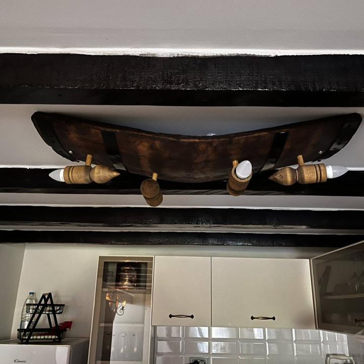 Полилеи от автентични реставирани дъбови бъчви с 3 ръчно изработени дървени чашки-конус!