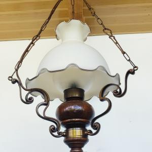 Красив месингов полилей съчетание с дървени елементи и две стъкленици!