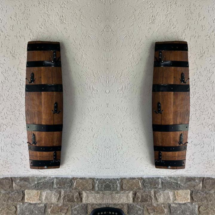 Стенни закачалки масив,изработени от автентични дъбови бъчви с ръчно ковани куки-вертикални!