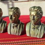 Бюст на Васил Левски от лят бетон,патиниран и бронзиран!