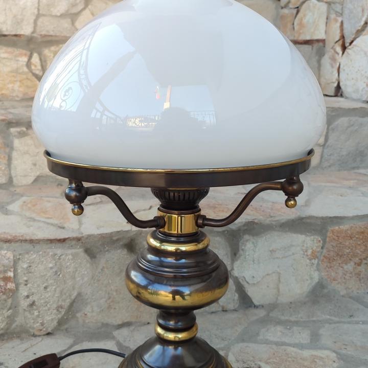 Уникална голяма настолна лампа с две стъкленици!