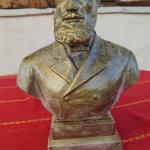 Бюст на Христо Ботев от лят бетон по калъп на майстор!