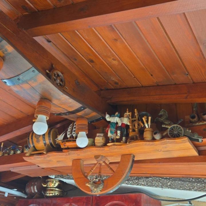 Полилеи от автентични дъбови бъчви с 3  ръчно изработени дървени чашки!