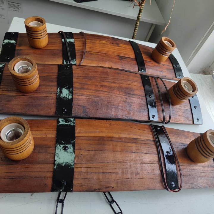 Полилеи от автентични дъбови бъчви с 2 ръчно изработени дървени чашки!