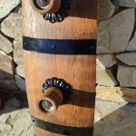 Полилеи от дъбови бъчви с ръчно изработени дървени чашки и ковано желязо!