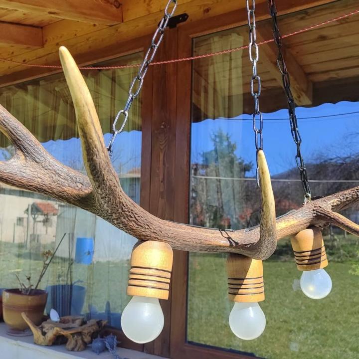 Ръчно изработен полилей от рога на елен  с  3  ръчно изработени дървени чашки!