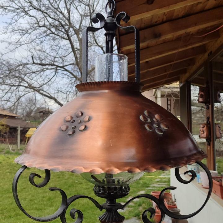 Голям старинен полилей съчетание от дърво, ковано желязо и метален капак с орнаменти!