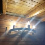 Ръчно изработени стенни лампи от реставрирани колела от каруца с 3 дървени чашки!